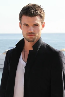 Daniel-Saving-Hope-Photocall-MIPCOM-2012-October-08-2012-daniel-gillies-32809184-533-800