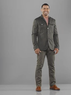 Jon Huertas