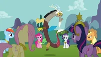 Twilight calls Discord's bluff S03E10