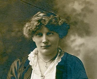 Pedersen-Inga 1913 circa crop