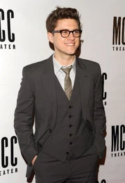 Aaron-tveit-9