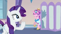 Rarity presenting Princess Cadance's new mane S3E12