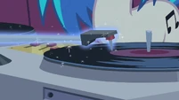 DJ Pon-3 spins a record S1E14