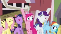Main 4 singing "together we can be her guide" S03E13