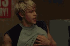 Tumblr mb37fecFmu1r0zod6o1 500
