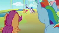 Applejack and Rarity take off with Apple Bloom and Sweetie Belle S3E6
