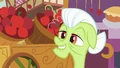 Granny Smith in front of an apple stand S2E06.png