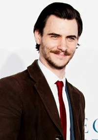 Harry-lloyd