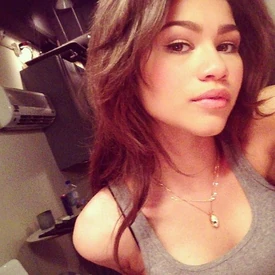 Zendaya-coleman-grey-top