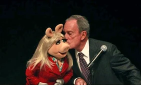 Kiss-MOMI-Piggy&Bloomberg-(2013-05-21)