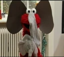En elefant kom marcherende