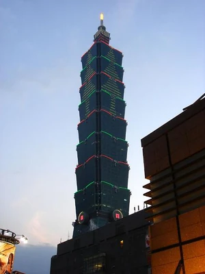 Taibei 101, the tallest builiding in the world, lit up at Christmas