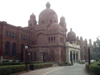 A side view of the entrance to the museum.