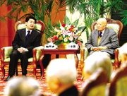Hyu Mindok (left) with Chinese ambassador Zhang Zhiguo (right).