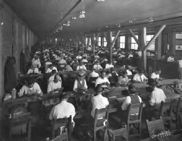 http://images3.wikia.nocookie.net/cybernations/images/4/46/1924-factory-workers.jpg