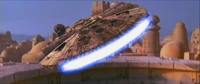 Escape del Halcón Milenario desde el puerto escacial de Mos Eisley en Tatooine