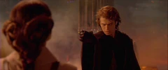 Vader utiliza la Fuerza de estragulamiento en Padmé.