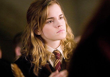 Emma Watson Kissing Harry Potter. emma watson kiss in harry