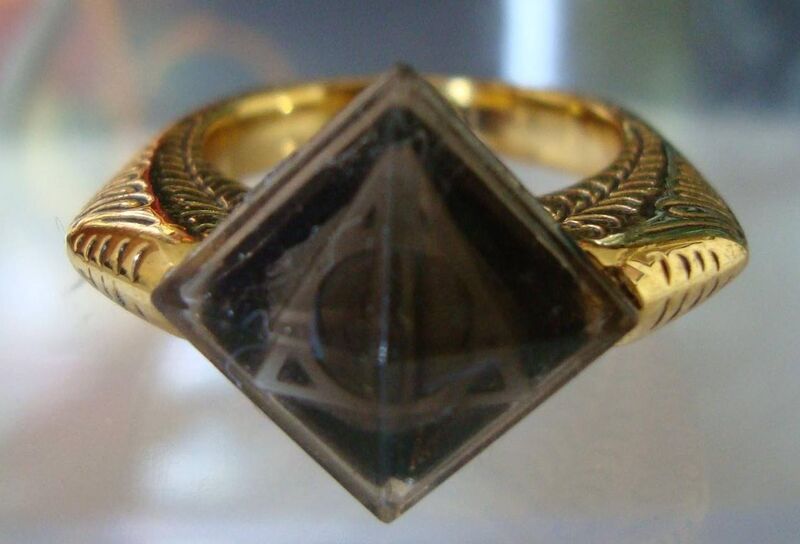 File:Marvolo Gaunt's Ring.jpg