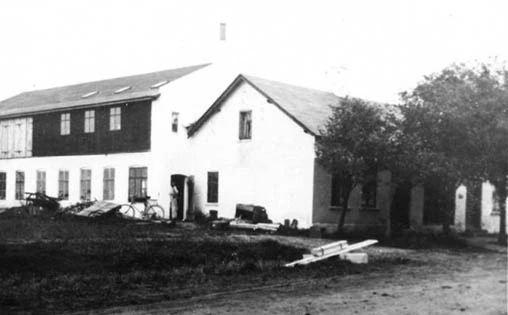 File:Workshop and family house ca.1924.jpg