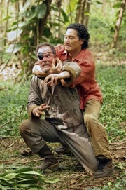 Jin kämpft mit Mikhail. („Tag der Empfängnis“)