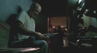 Hurley bittet Locke um Hilfe