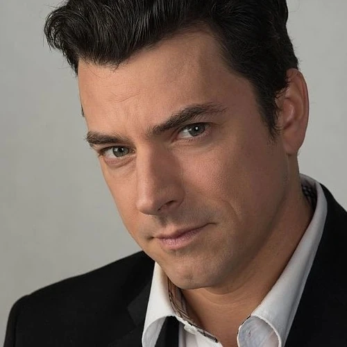 Krisztián Dányi dubs the voice of Sawyer