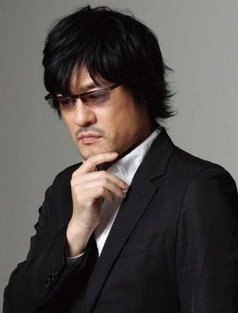 Keiji Fujiwara dubs the voice of Sawyer