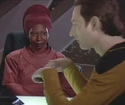 Dat a Guinan při rozhovoru na téma humor