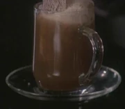 Ein Glas Raktajino.