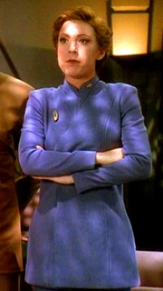 Kira in Galauniform.
