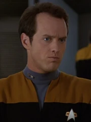 Raphael Sbarge als Crewman Michael Jonas