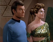 McCoy en Natira.