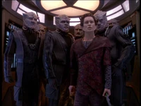 Weyoun 4 met zijn Jem'Hadar soldaten.