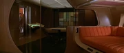 Kajuit van een hoofdofficier aan boord een schip van de herziende Constitution klasse.