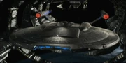 De Enterprise vertrekt voor de eerste keer.