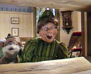 Mother Hubbard discovers the cupboard is bare