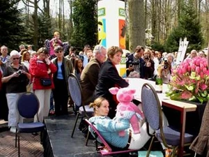 Judith performing Purk on the Keukenhof