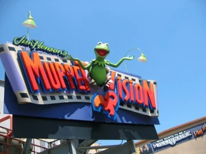 The original entrance sign above California Adventure's version