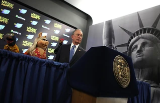 NYC-MayorBloomberg&TheMuppets-TimesSquare-(StatueOfLiberty)