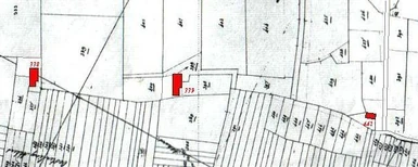 Kadasterkaart: Achterstewold 1832:  v.l.n.r.(sectie F) perceel 338, 399 en 441. En als woningnummers 153a, 153 en 154.