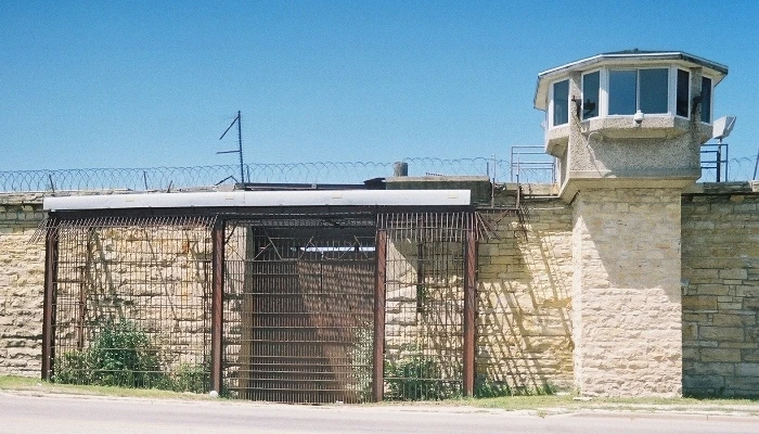 Imagen:JoiletPrisonGate.jpg