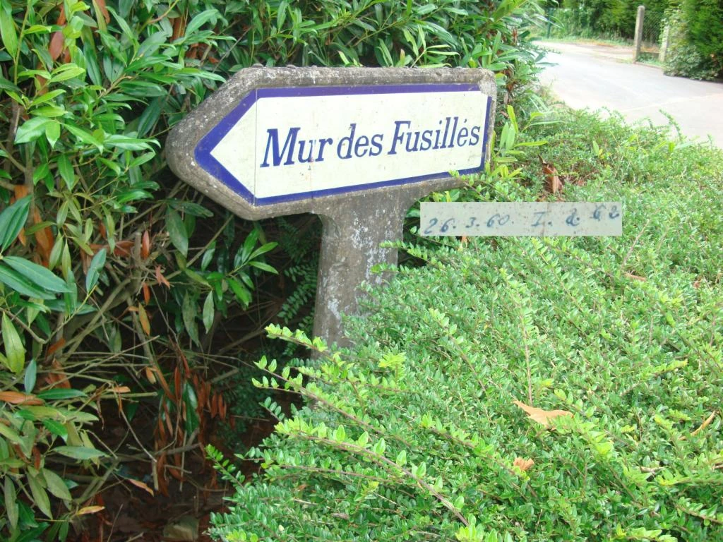 http://images3.wikia.nocookie.net/routes/images/b/b2/Arras-Mur_des_fusill%C3%A9s2.jpg
