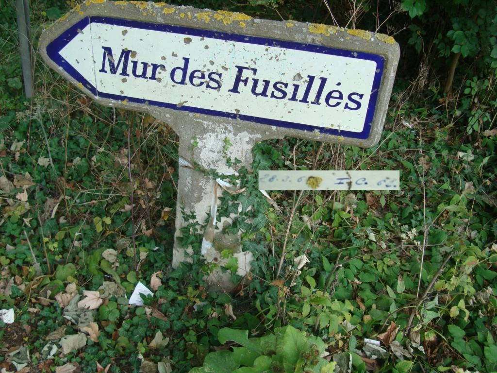 http://images3.wikia.nocookie.net/routes/images/f/fd/Arras-Mur_des_fusill%C3%A9s1.jpg