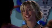 Chloe meets Lana at the Smallville Medical Center