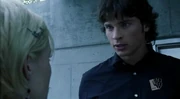 Chloe pleads for Kal to come back to Smallville.
