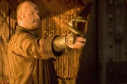 Inago holding a zat'nik'tel