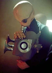 Nalan Cheel playing a bandfill.