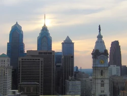 Skyline of Philadelphia, Pennsylvania, with a statue of William Penn atop City Hall.