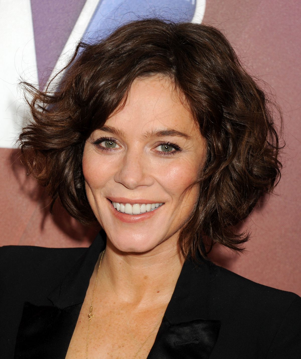 Next photo of Anna Friel